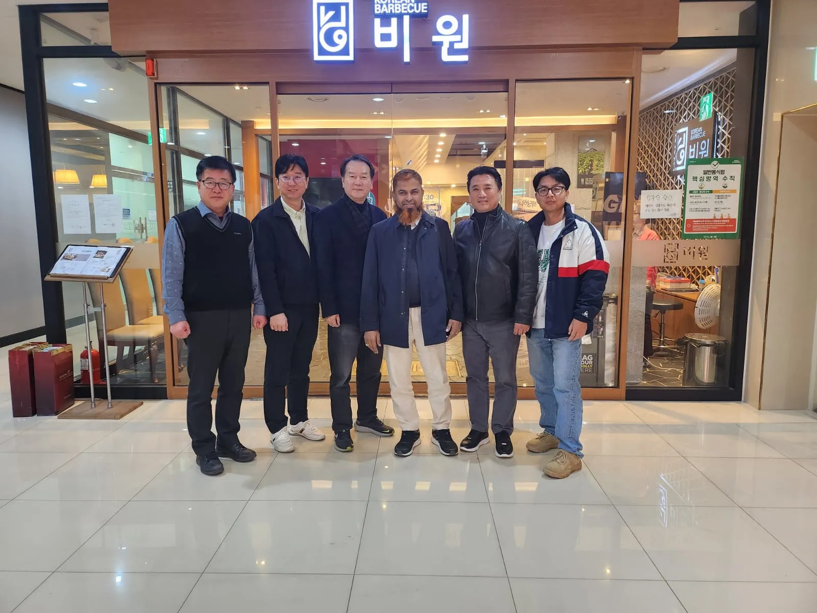 The Managing Director with foreign delegates